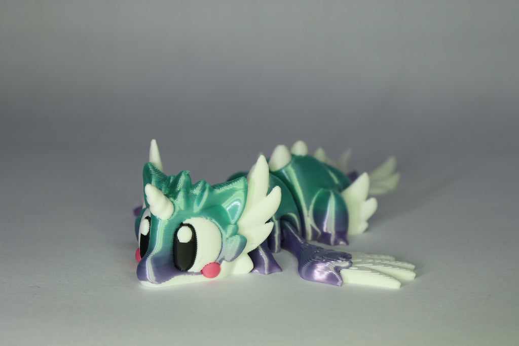 Auroria Fantasy Drache mit weissen Flügeln und beweglichen Beinen
