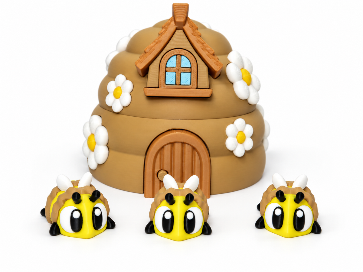 Drei Bienenfiguren braun vor dem Bienenhaus Spielset