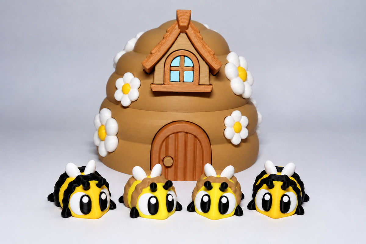 Bienenhaus Spielset mit drei Bienenfiguren von ProtoPlot3D