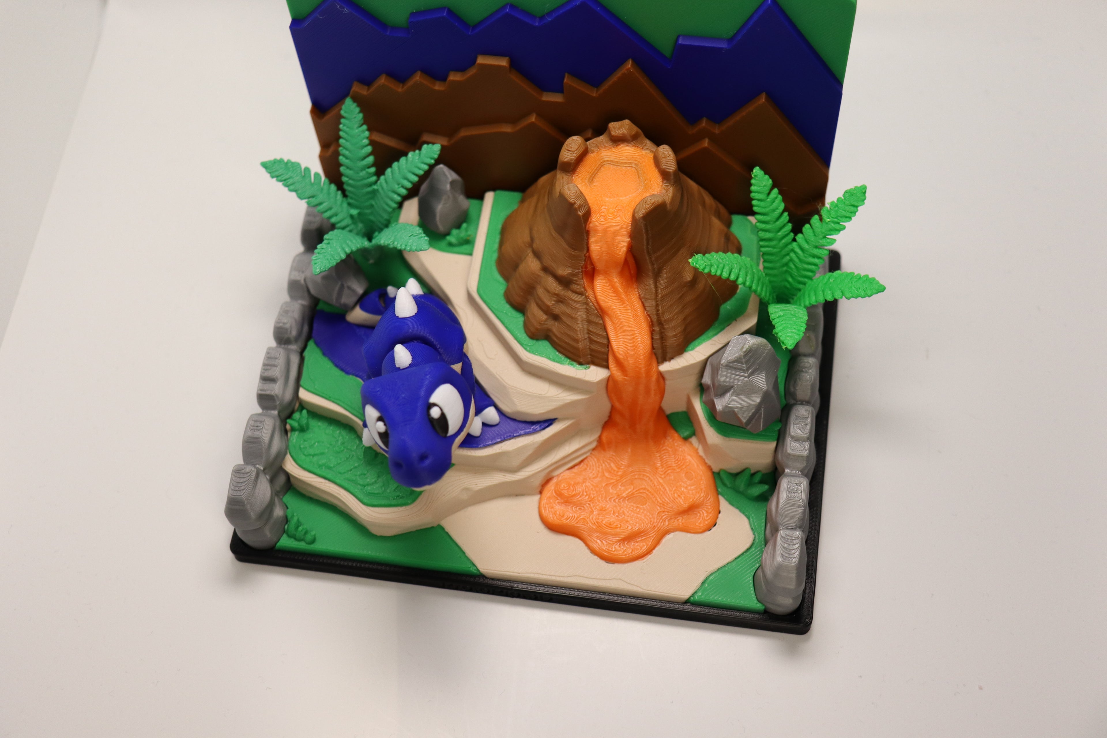 Dinosaurier Spielset mit Vulkan – 3D Druck Dino Spielwelt – Dino Figur wählbar – Swiss Made