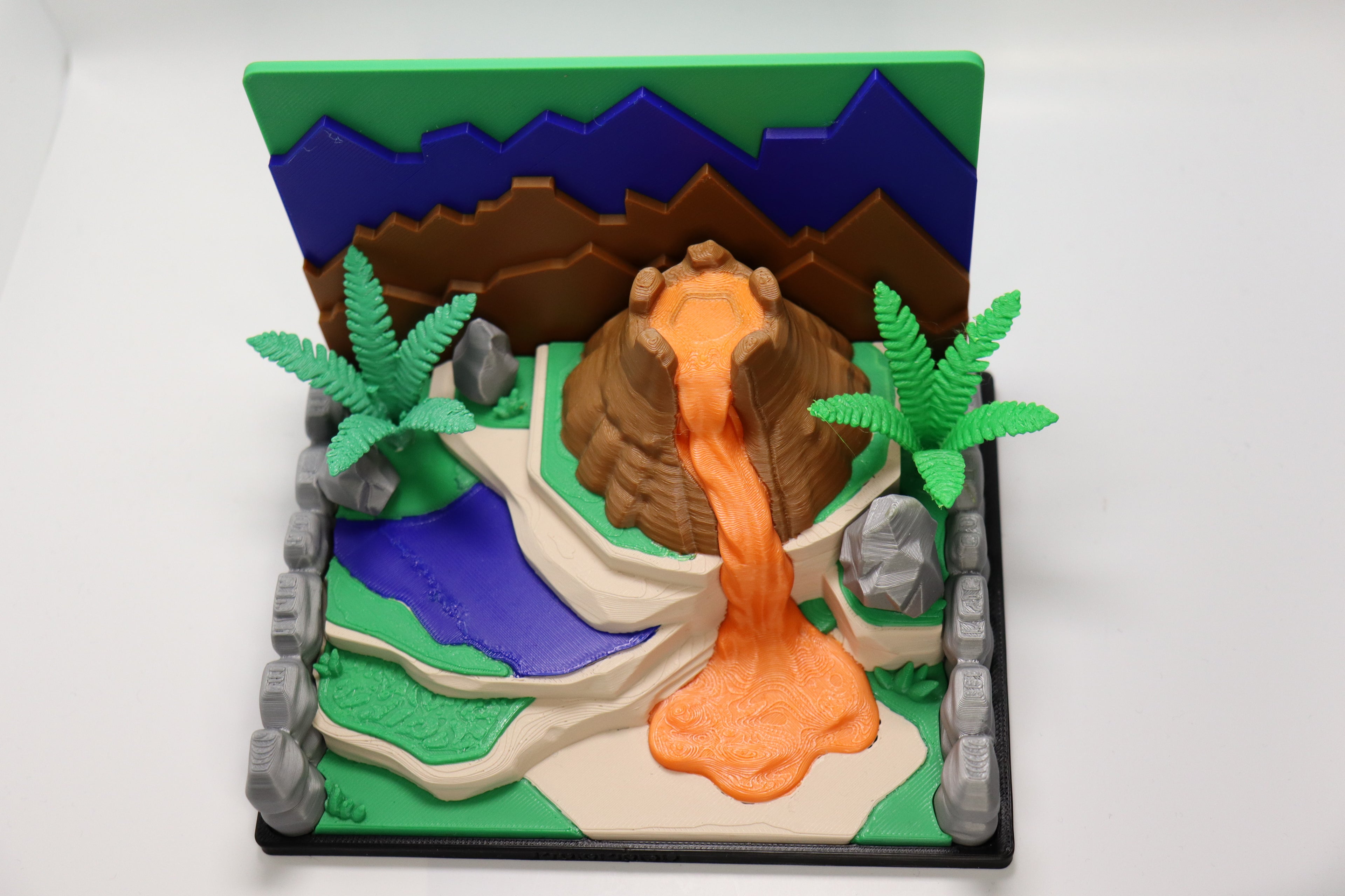 Dinosaurier Spielset mit Vulkan – 3D Druck Dino Spielwelt – Dino Figur wählbar – Swiss Made