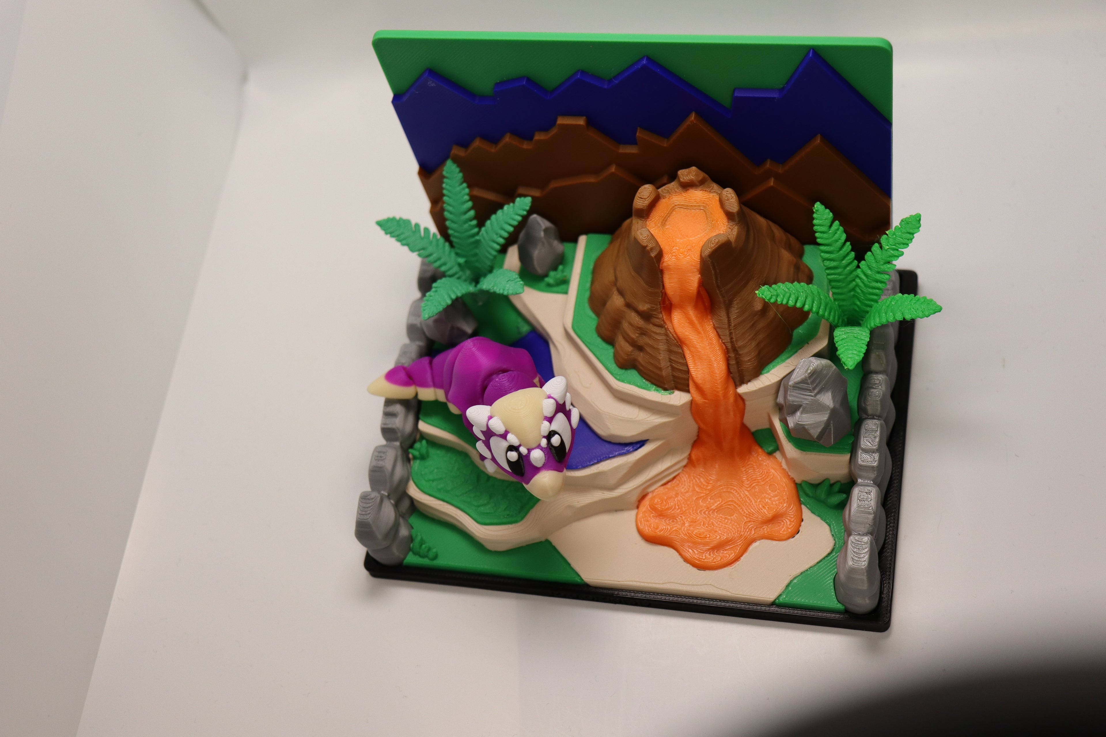 Dinosaurier Spielset mit Vulkan – 3D Druck Dino Spielwelt – Dino Figur wählbar – Swiss Made