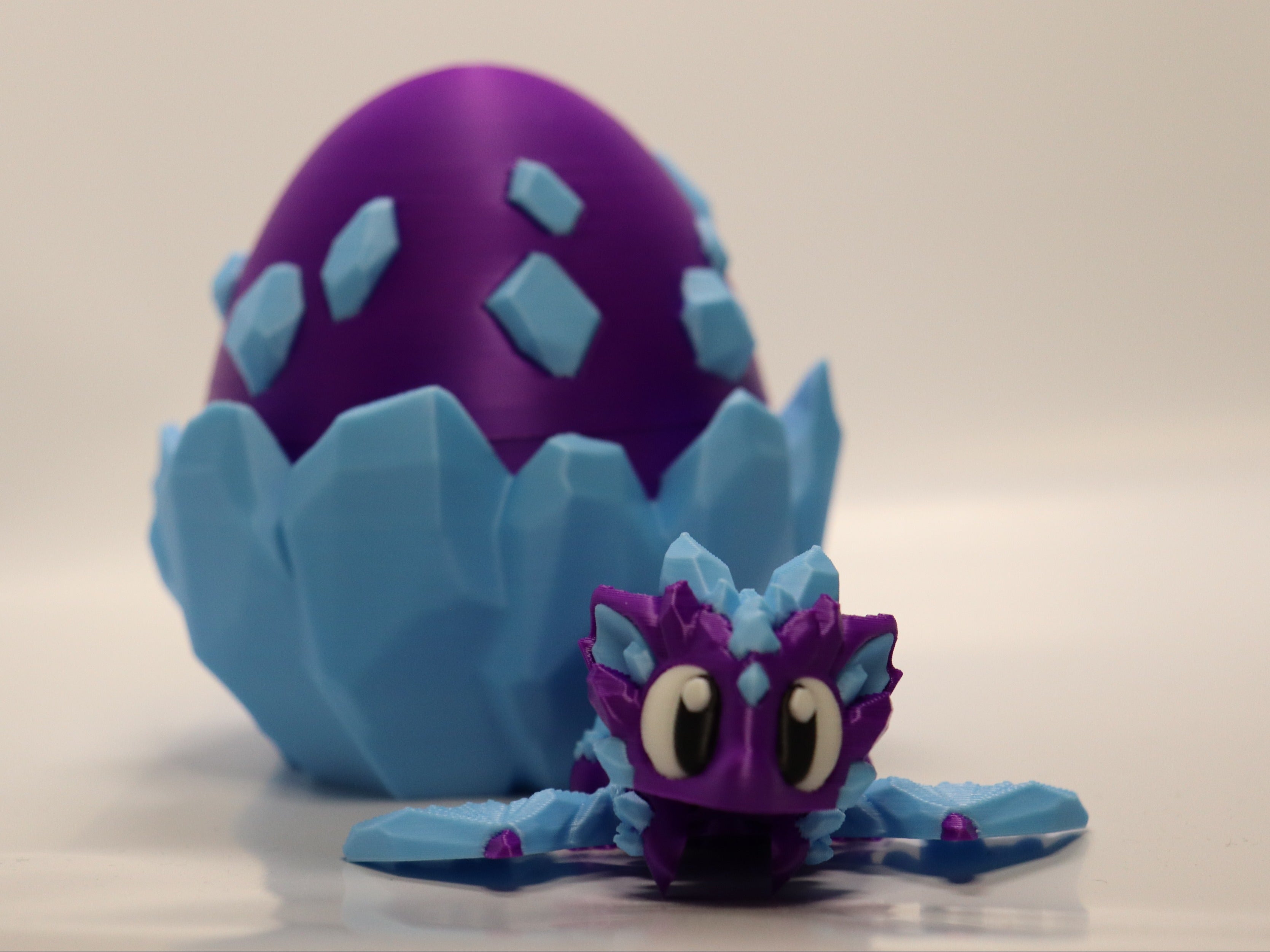 ProtoDrache Eisjuwel mit Ei – Beweglicher 3D Drache – Spielzeug – Swiss Made