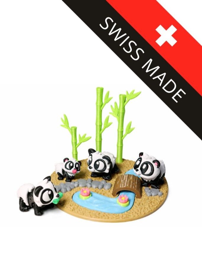 Panda Paradies Spielset – mit Teich & Bambus – 3D Druck Tierfiguren – Swiss Made - Protoplot3D