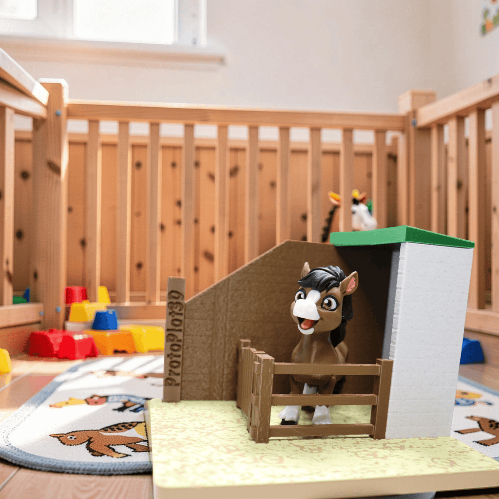Pferde Spielset mit Stall – Bewegliche Pferde Figur im Pferdestall (3D Druck Schweiz) - Protoplot3D