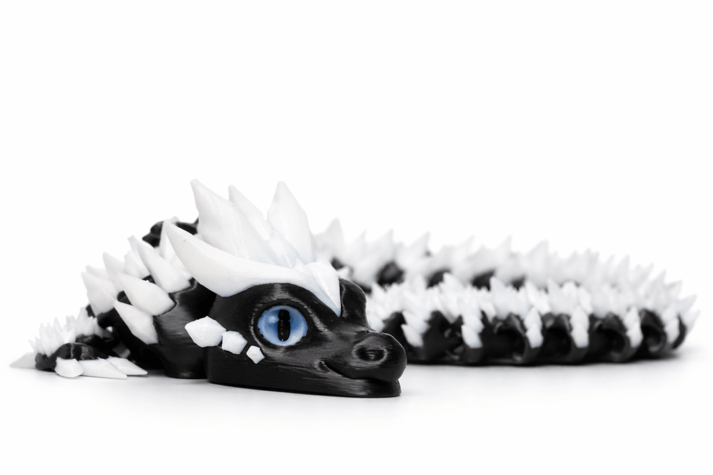 ProtoDrache BlackDiamond – 3D Druck Drache – Glow in the Dark – beweglich – Spielzeug Drache – Swiss Made - Protoplot3D