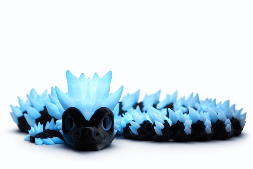 ProtoDrache BlackDiamond – 3D Druck Drache – Glow in the Dark – beweglich – Spielzeug Drache – Swiss Made - Protoplot3D